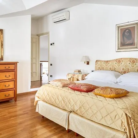Sleeps 15 Pool Air Con Wifi Sorrento